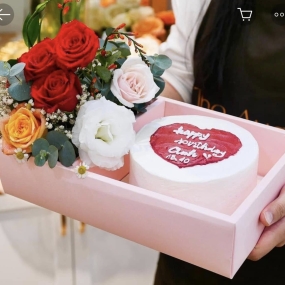 Giỏ quà và sét hoa